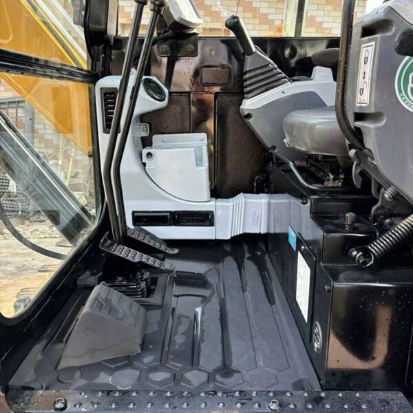 Japan-Used-CAT305.5E2-Excavator-Supplier