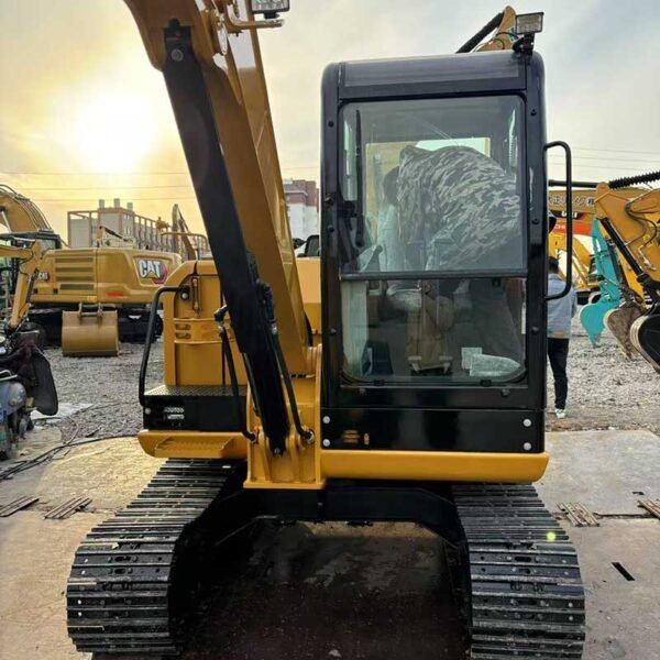Japan-Used-CAT305.5E2-Excavator-Supplier