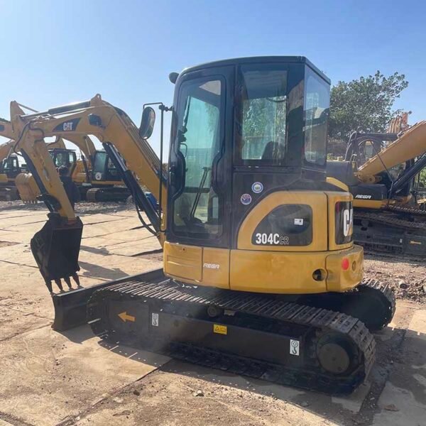 Excavator-Uses-CAT304CR-Specs