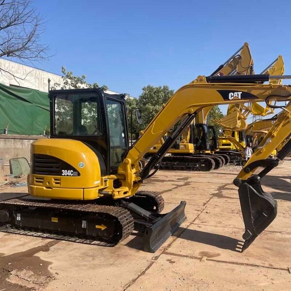 Excavator-Uses-CAT304CR-Specs