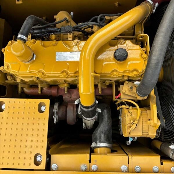 Largest-Cat-Excavator-Cab-4 Largest-Cat-Excavator-324D2