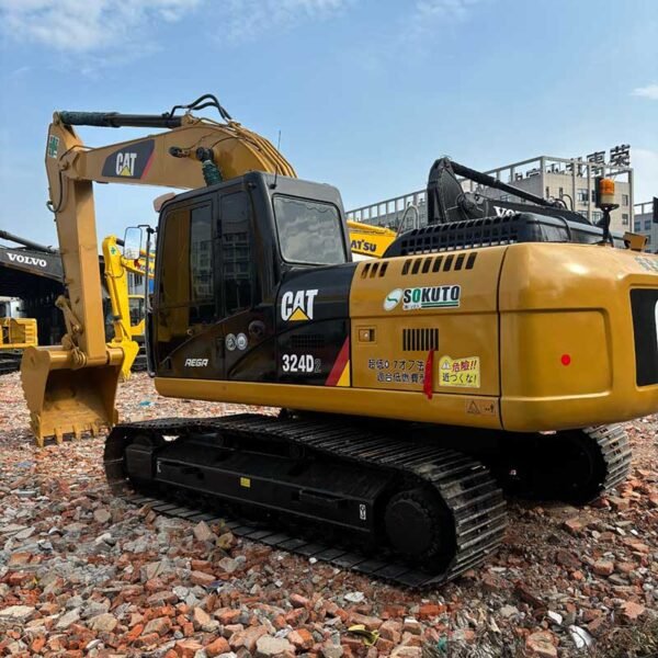 Largest-Cat-Excavator-Front-2 Largest-Cat-Excavator-324D2