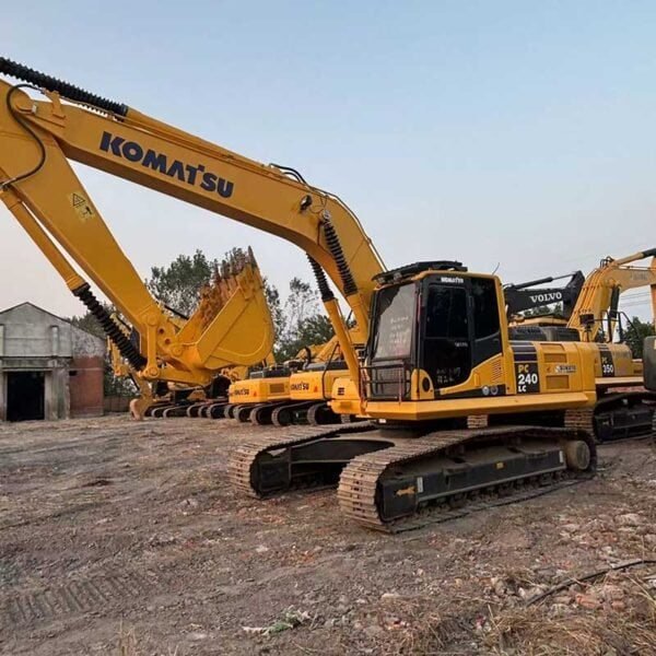 Big-Excavator-Komatsu-PC240LC